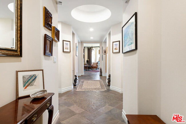 Building Photo - 6241 Crescent Park W