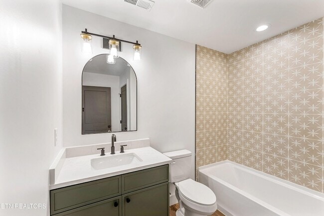 Building Photo - 3425 Garden Dr