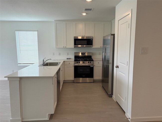 Building Photo - 940 Woodhaven Lks Dr