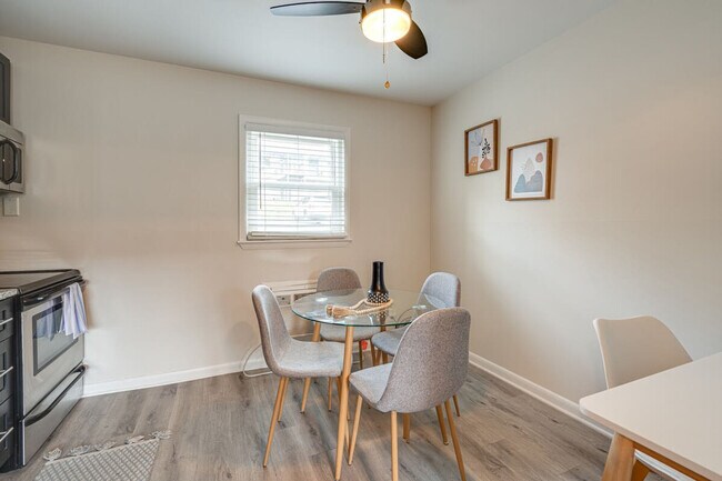 Building Photo - 801 Hillview Heights