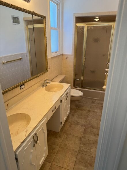 Bathroom - 203 Lawrence Ave