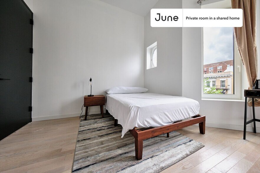 Building Photo - Room in Shared 4 bed/4 bath home in Ditmas Park