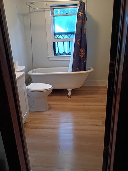Full bathroom (upstairs) - 13 Owego St
