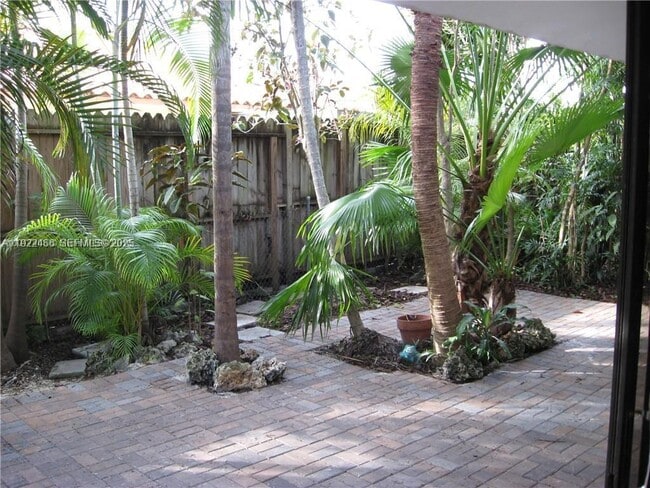 Building Photo - 310 SW 34th Ave