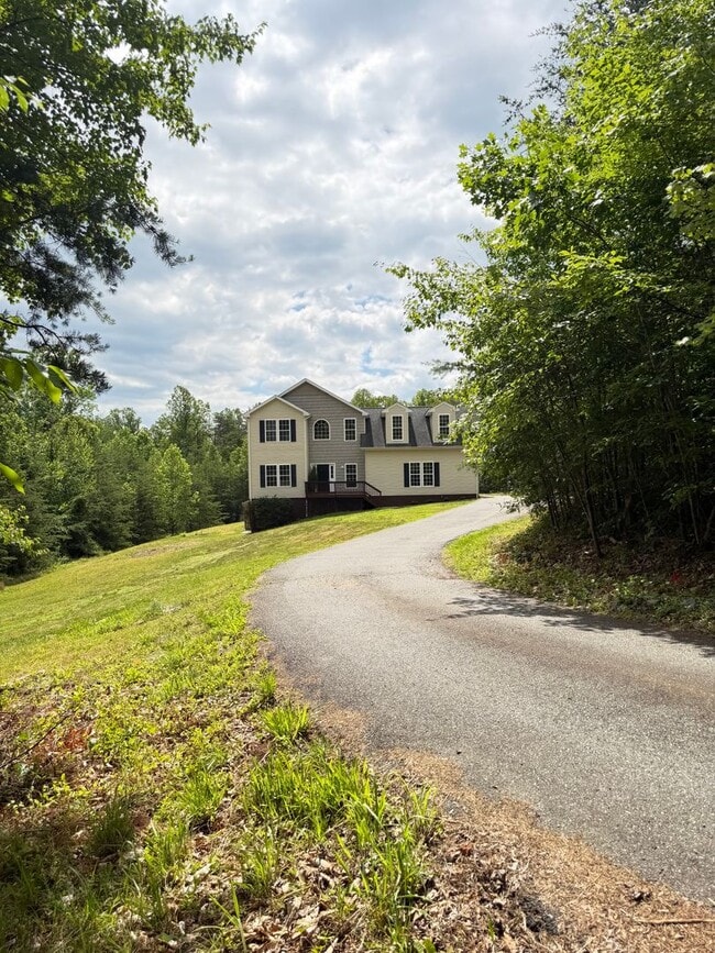 Building Photo - 106 Mountainside Drive