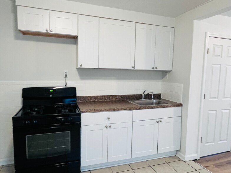 Building Photo - 4936 Hummelsheim Ave