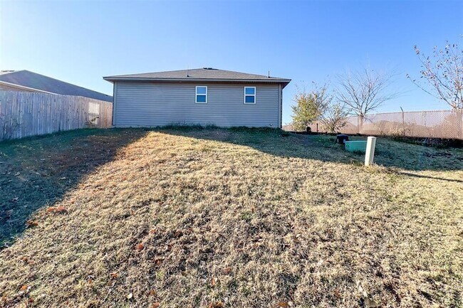 Building Photo - 7802 Bennie Terrace