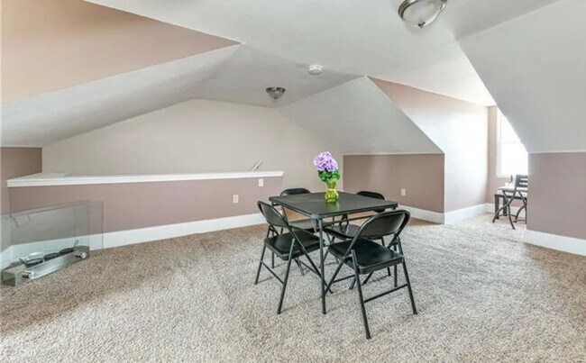 Building Photo - Gorgeous 3 bedroom townhome in Pittsburgh's Fineview Neighborhood