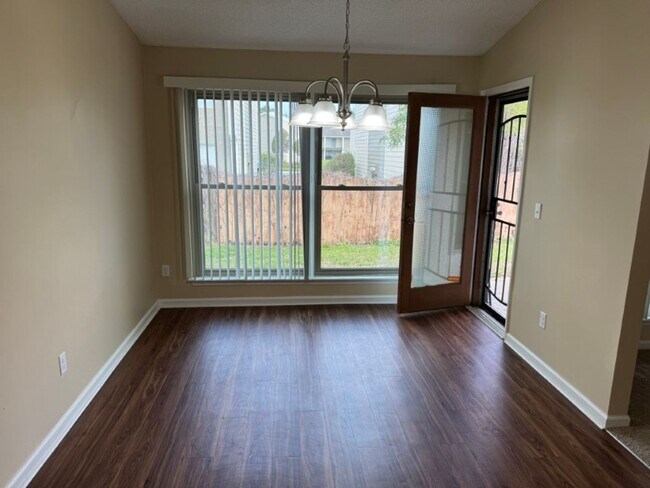 Building Photo - Home For Rent