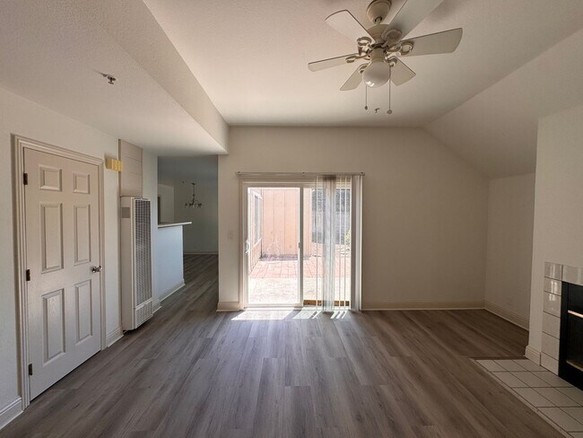 Building Photo - Updated 3 Bedroom Home in North Salinas