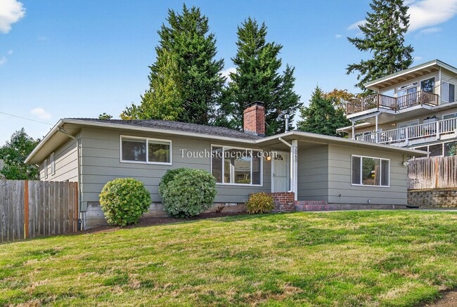 Building Photo - Tranquil West Linn Living Near Parks and S...