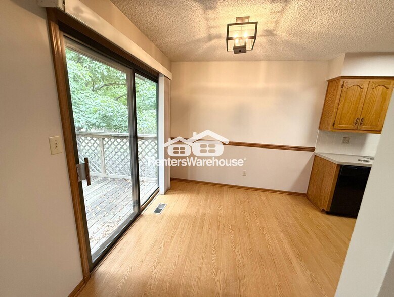 Building Photo - 612 SE Kristi Ln