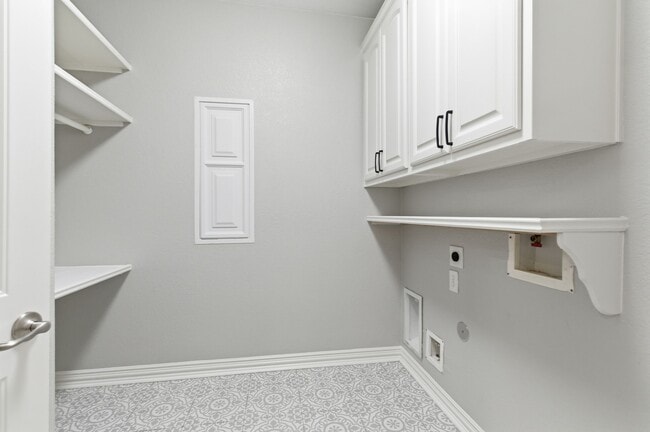 Building Photo - 414 Woodpecker Forest Ln