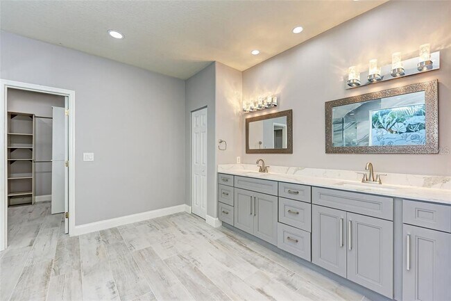 Building Photo - 1648 Bayshore Dr