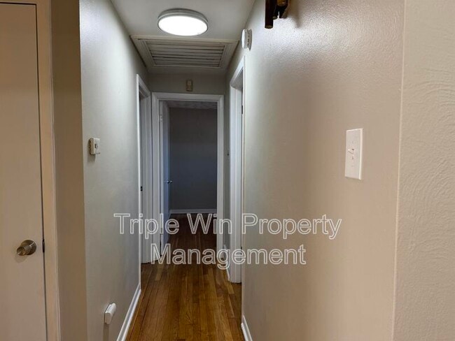 Building Photo - 2408 Caverhill Dr