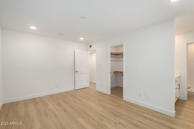 Building Photo - 5038 E Winchcomb Dr