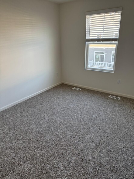 Building Photo - 2263 Glacier St