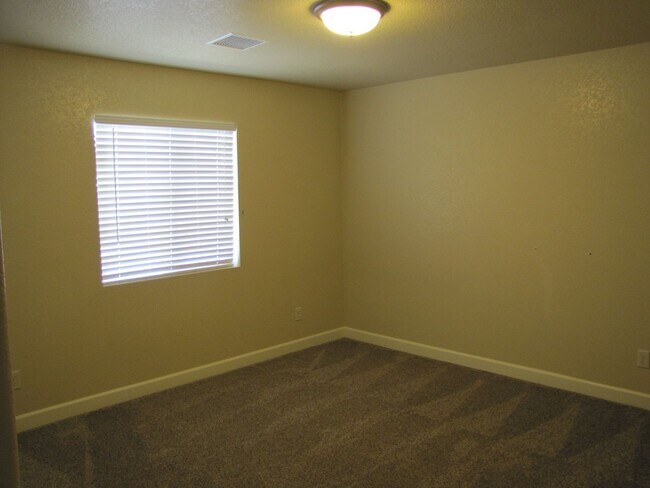 Building Photo - 5BR/2.5BA/3CG, 2808 sq.ft. home in Reflections at Valiente subdivision, Sierra Vista, AZ