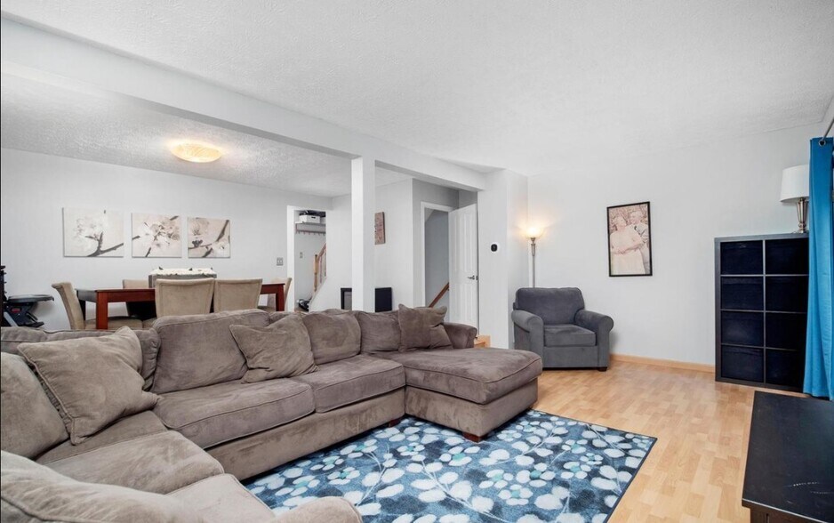 Building Photo - 9454 Fens Holw