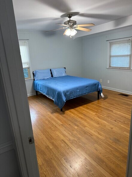 Building Photo - 212 White Oak St