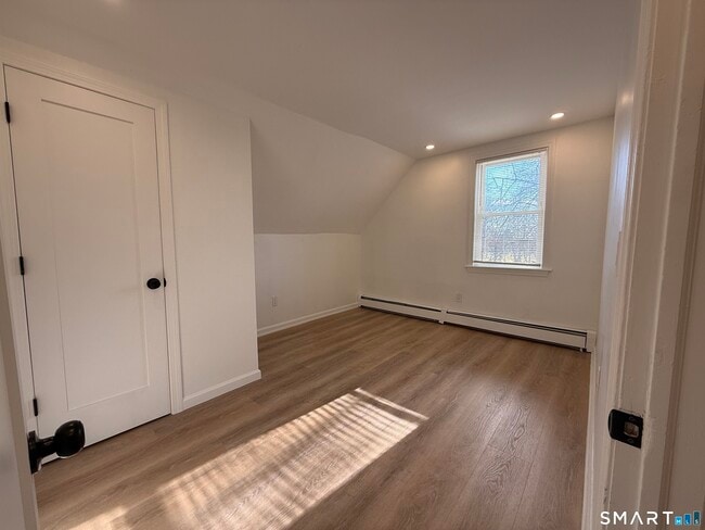 Building Photo - 45 Mahl Ave