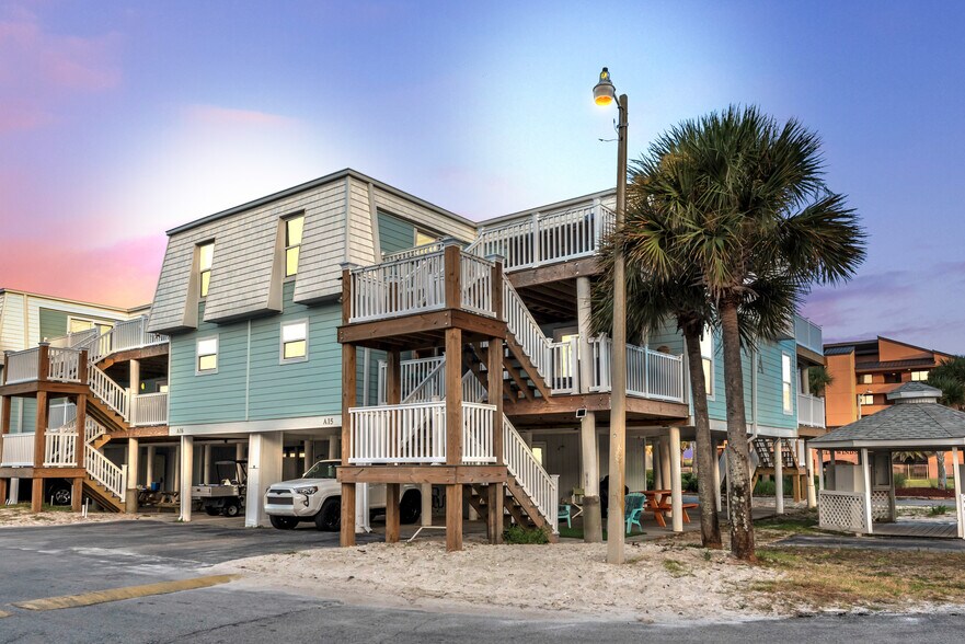 Primary Photo - 1100 Fort Pickens Rd