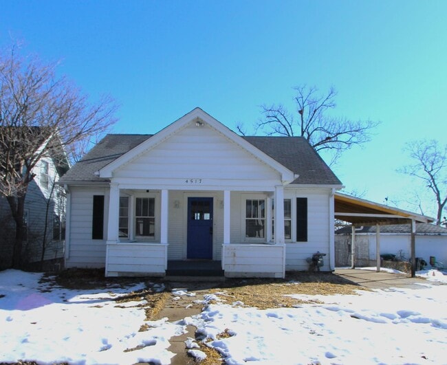 Building Photo - Spacious 3 bedroom 1.5 bathroom home with ...