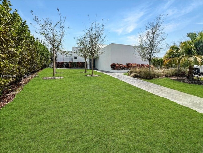 Building Photo - 16582 Botaniko Dr S