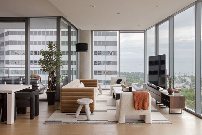 Primary Photo - 60 E Randolph St