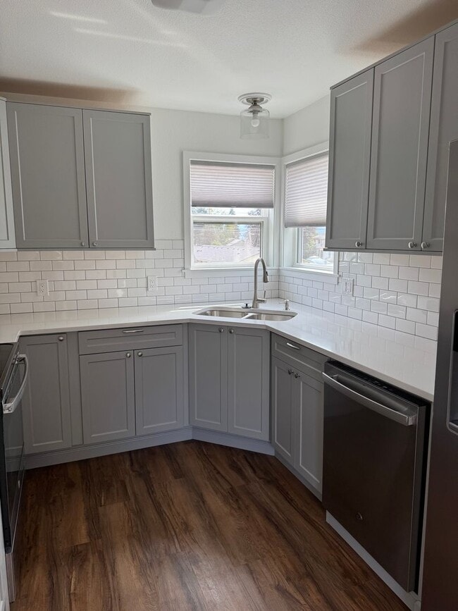 Building Photo - Beautiful newly renovated home on the hill...