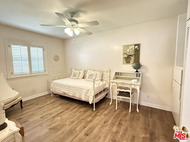 Building Photo - 30556 Rainbow View Dr