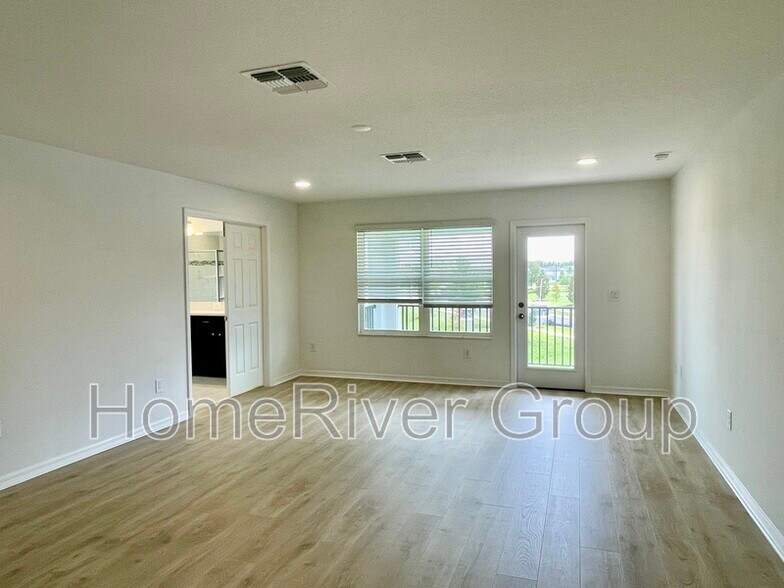 Building Photo - 10701 New Morning Dr