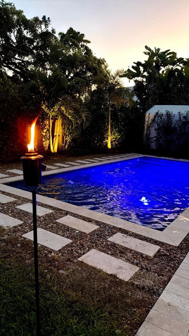 Building Photo - 924 SW 11th St