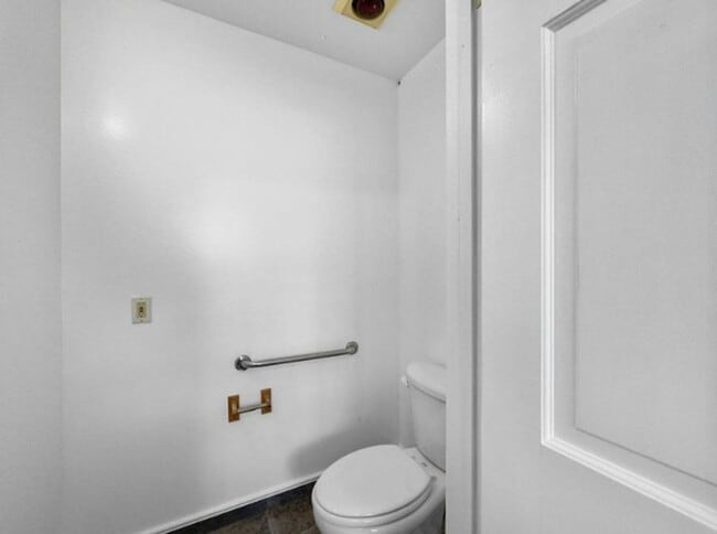 Building Photo - Spacious 4-Bedroom Home with Stunning Hilltop Views in Fortuna, CA