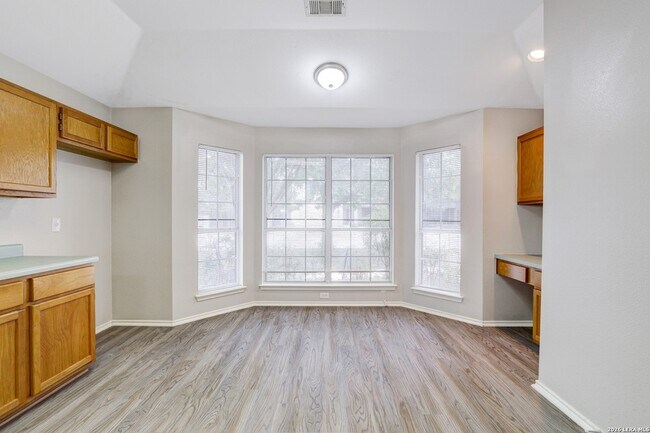 Building Photo - 1021 Lynx Bend