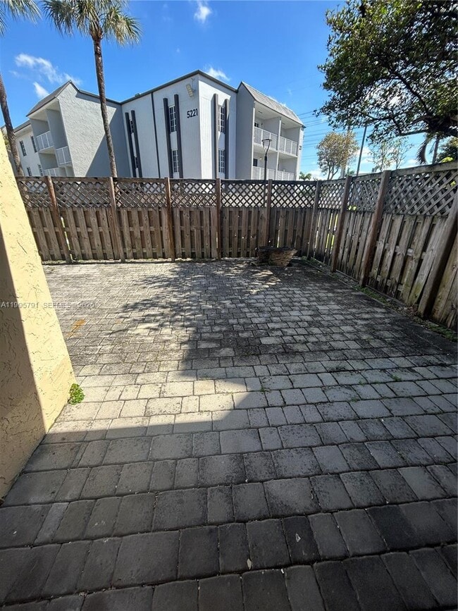 Building Photo - 5201 Geneva Ct