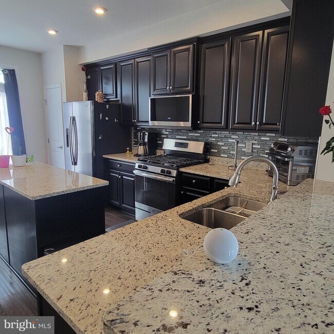 Building Photo - 2922 Glendale Ave