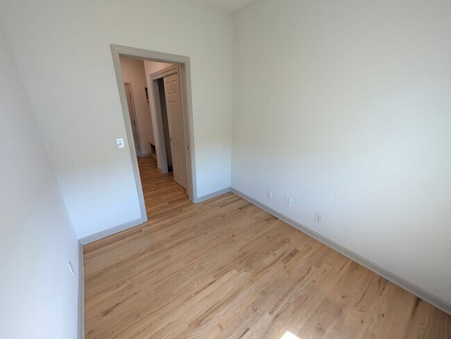 Building Photo - 5011 Clearwater Dr