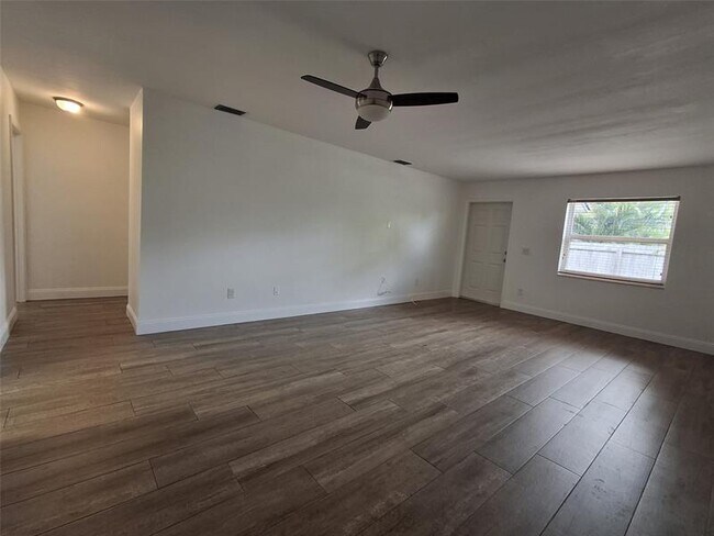 Building Photo - 1532 NE 34th St