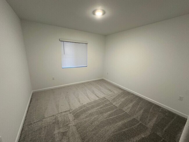 Building Photo - 1704 Bullock Dr