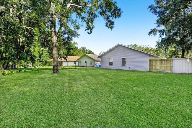 Building Photo - 2126 Center Way