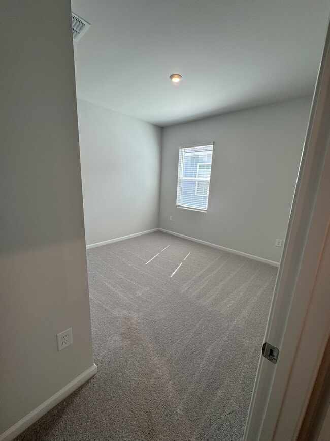 Building Photo - 3067 Visionary Dr