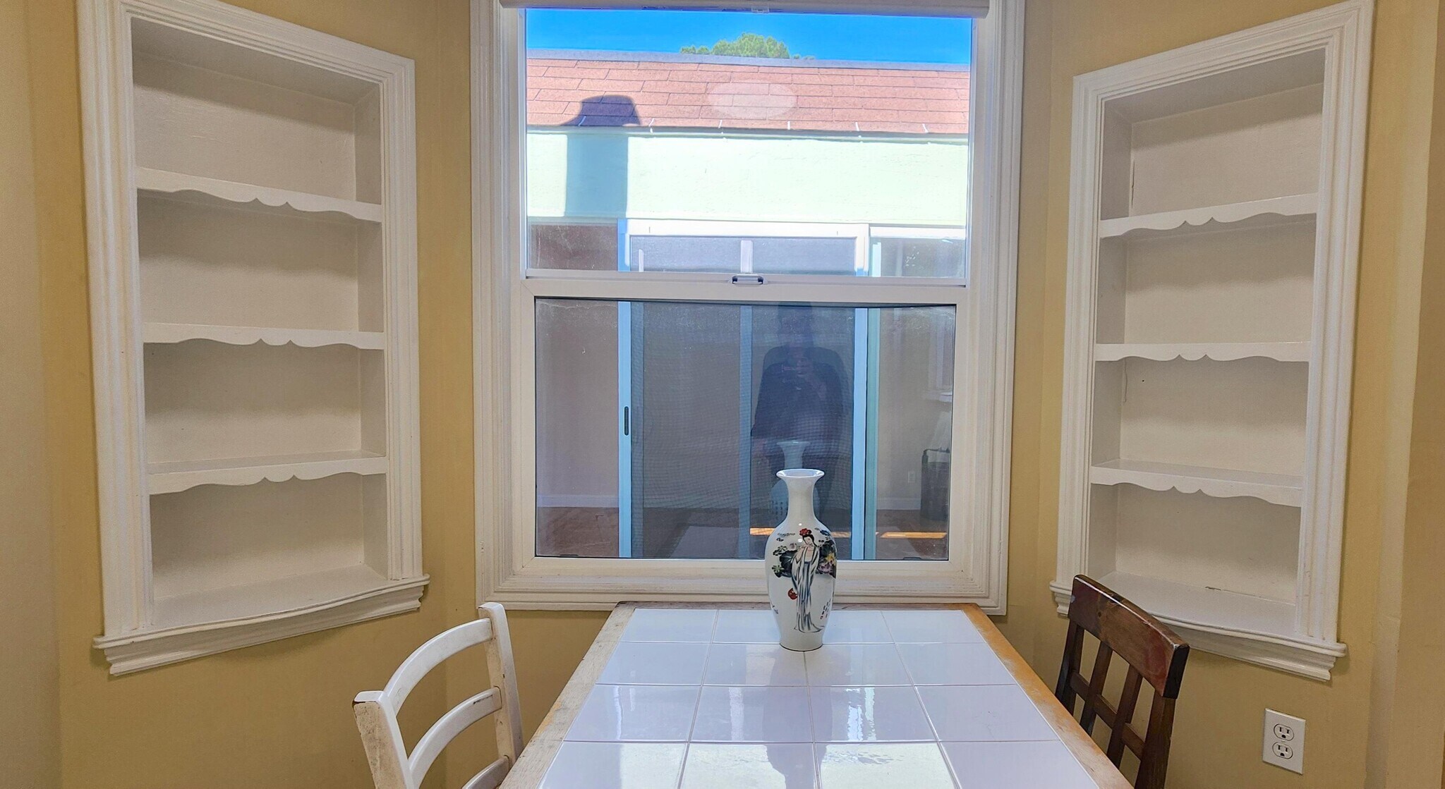 Breakfast Nook: 7'5" x 8'7" - 245 Concord St