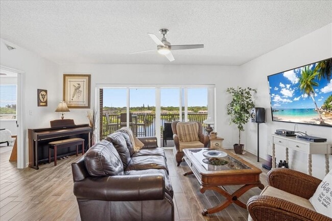 Building Photo - 6425 Shoreline Dr