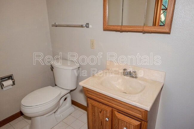 Building Photo - 815 Maywood Ln