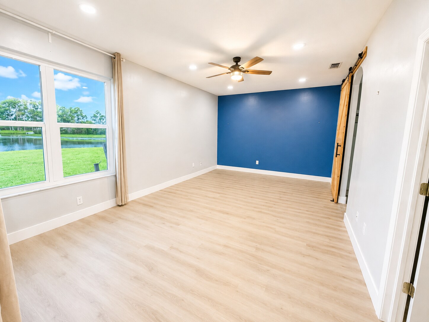 Building Photo - 10725 Banfield Dr