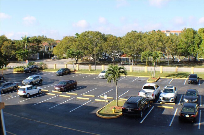 Building Photo - 2221 Sherman Cir