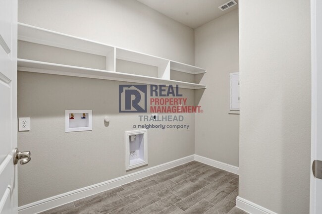 Building Photo - Modern Single-Story Home with Open Living Design