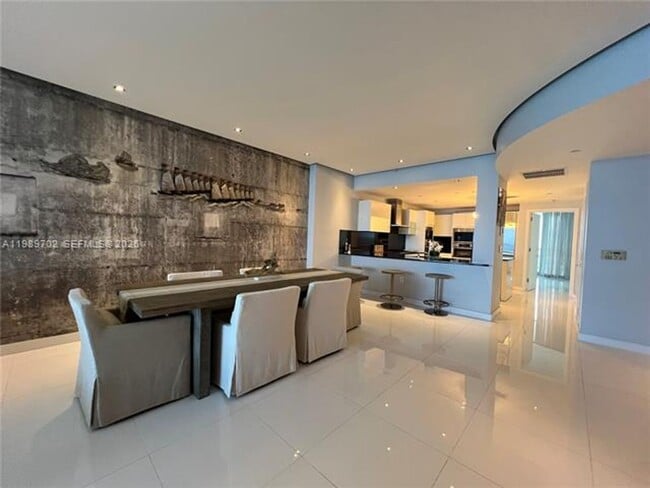 Building Photo - 17121 Collins Ave