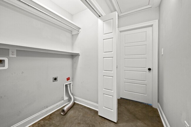 Building Photo - 32590 Weiss Rd